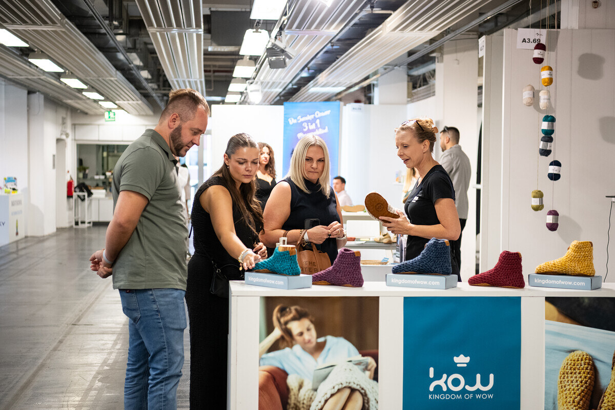 Visitors talking with exhibitors at the Kingdom of Wow stand, photo by Messe Offenbach / Laura Brichta