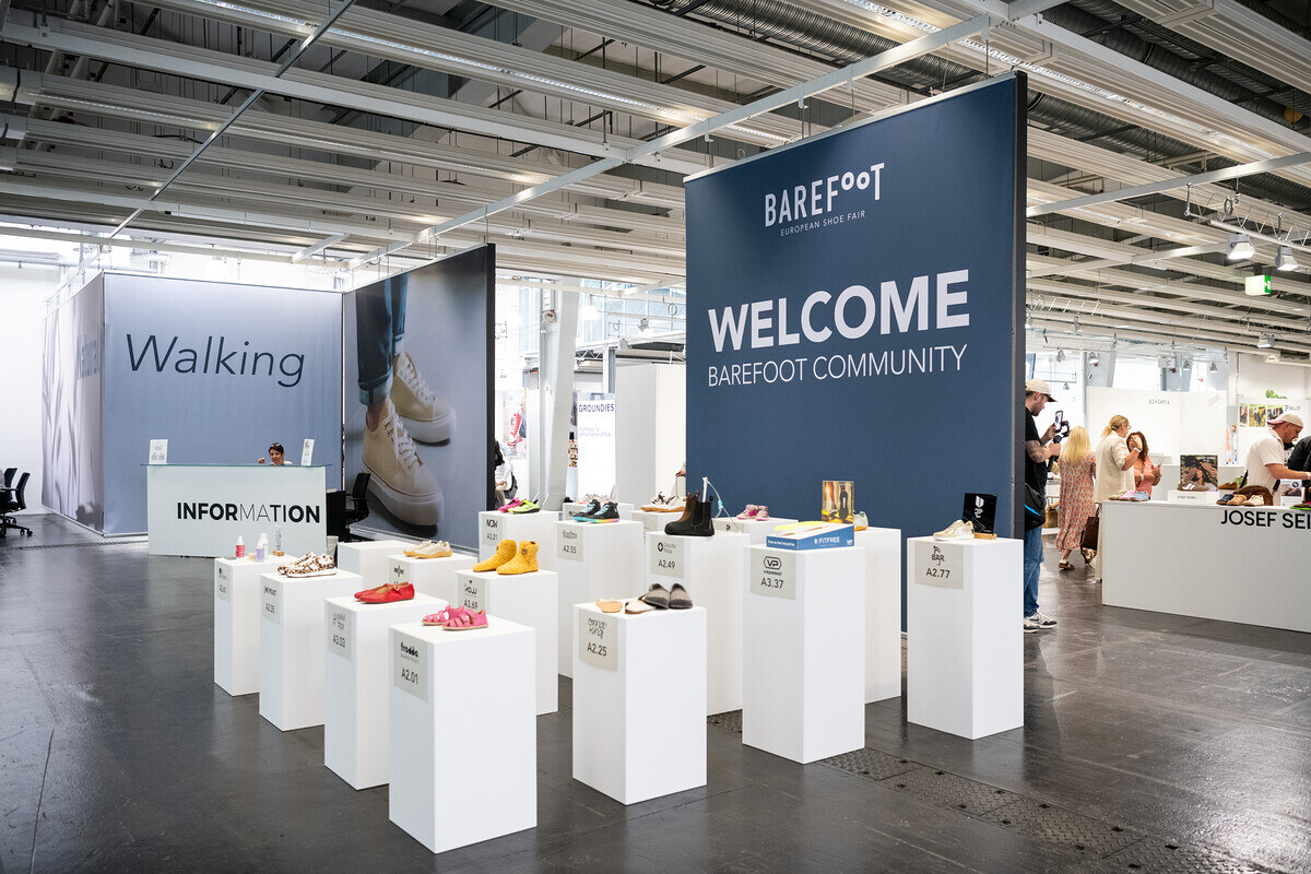 The welcome area with footwear displays and information desks, photo by Messe Offenbach / Laura Brichta